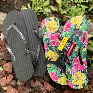 New with tags. 2 pair. size L Flip flops 🩴